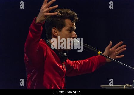 Mark Ronson spielen das Schloss Stadium an der siegreichen Festival 2016, Fareham, Hampshire Stockfoto