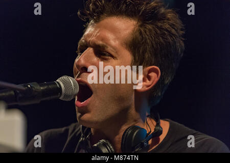 Mark Ronson spielen das Schloss Stadium an der siegreichen Festival 2016, Fareham, Hampshire Stockfoto