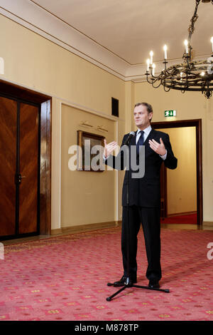 Warschau, Pommern/Ostsee/Polen - 2007/11/27: Donald Tusk, polnischer Ministerpräsident und Führer der Bürgerplattform PO während einer schrankpresseanweisung Stockfoto