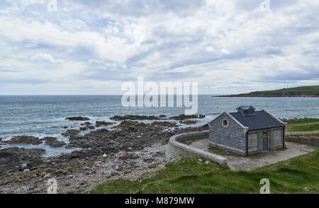 Eine alte verlassene Gebäude im Seeverkehr nach Osten, auf der Nordsee bei Torry Landspitze in Aberdeenshire. Stockfoto