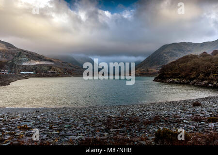 Dinorwic Steinbruch, Llyn Peris, Snowdonia, North Wales, UK. Blick Richtung Llanberis Pass Stockfoto