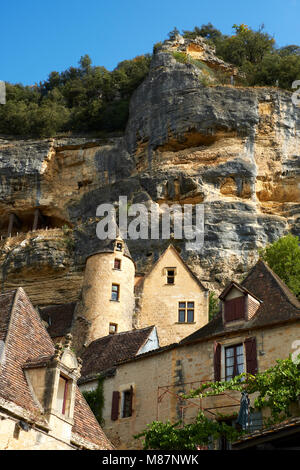 La Roque Gageac ist eines der schönsten Dörfer Frankreichs in einer herrlichen Lage am nördlichen Ufer des Flusses Dordogne. Stockfoto