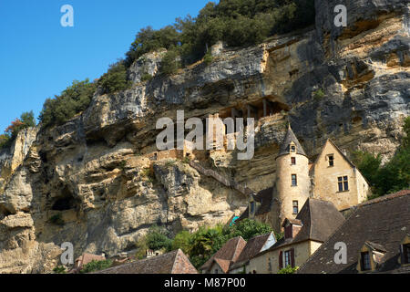 La Roque Gageac ist eines der schönsten Dörfer Frankreichs in einer herrlichen Lage am nördlichen Ufer des Flusses Dordogne. Stockfoto