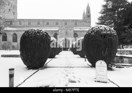 Tewkesbury Abbey im Schnee Stockfoto