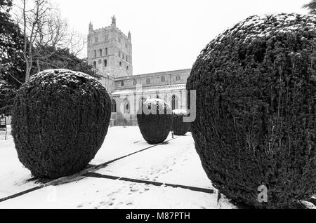 Eine winterliche Szene in Tewkesbury Abbey Stockfoto