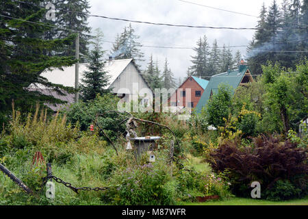 Wohnhäuser in der kleinen, isolierten, Stadt von Hyder, Alaska, gelegen auf der Grenze mit Stewart, British Columbia, Kanada Stockfoto