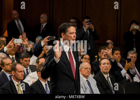 Washington DC, USA, 8. Juni, 2017 Ehemalige FBI-Direktor James Comey, der bei der Anhörung des Senats Credit geschworen: Mark Reinstein/MediaPunch Stockfoto