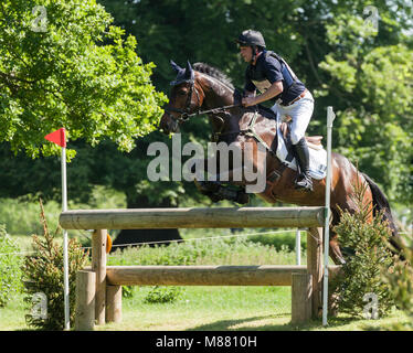 HOUGHTON, in Norfolk/ENGLAND - 27. Mai 2017: Houghton International Horse Trials 2017 Greg Kinsella reiten Wassermühle Felsen. Einschließlich Cross Country, Eve Stockfoto