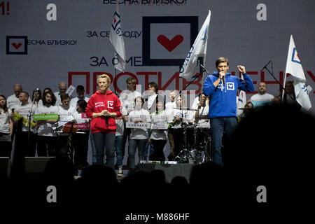 Moskau, Russland. 15. März, 2018. Russische TV-Journalistin und Präsidentschaftskandidat Ksenia Sobchak (L) und der russische Oppositionspolitiker Dmirty Gudkov (R) ein Treffen mit Unterstützern in Moskau, Russland Credit: Nikolay Winokurow/Alamy leben Nachrichten Stockfoto