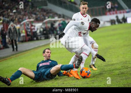 Moskau, Russland. 15 Mär, 2018. Atletico Madrids Diego Godin (L) Mias mit Lokomotive der Eder bei der UEFA Europa League Runde 16 zweite Bein Fußball Match zwischen Atletico Madrid und Lokomotiv Moskva in Moskau, Russland, am 15. März 2018. Atletico Madrid gewann 5-1. Credit: Wu Zhuang/Xinhua/Alamy leben Nachrichten Stockfoto