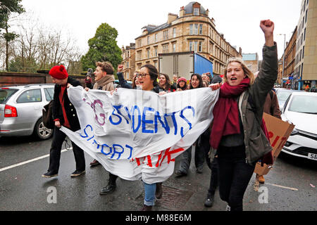 Glasgow, Schottland, Großbritannien. 16. März, 2018. Mehrere hundert Hochschullehrer und Studenten von der Universität Glasgow, demonstrierten im Zentrum der Stadt in Unterstützung der offiziellen Streiks gegen die Kürzung der Renten der Universität Mitarbeiter und Dozenten. Dieser Tag der Aktion in Glasgow ist nur eine von mehreren statt über Großbritannien an anderen Universitäten und Hochschulen von den Dozenten Trades Union genannt. Credit: Findlay/Alamy leben Nachrichten Stockfoto