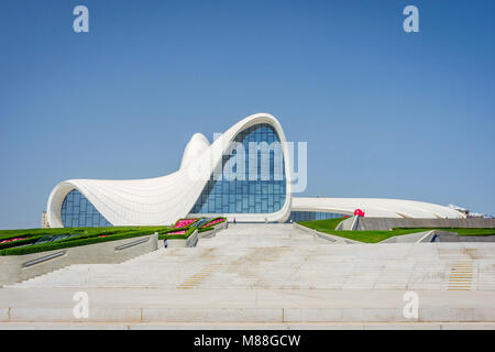 BAKU, Aserbaidschan - 27. Mai: Heydar Aliyev, berühmten architektonischen Wahrzeichen in Baku von Zaha Hadid. Mai 2017 Stockfoto