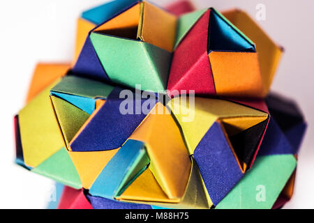 Origami Papier bunt Polyeder Makro Nahaufnahme Stockfoto