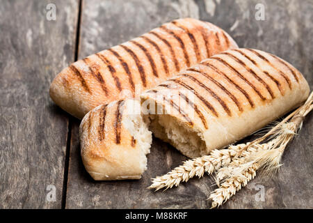 Hausgemachte frische Panini Brot isoliert auf weißem Stockfoto