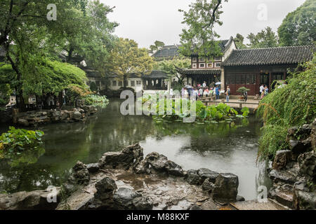 Liu Yuan (verweilenden) Klassische Garten im Regen, Souzhou, China Stockfoto