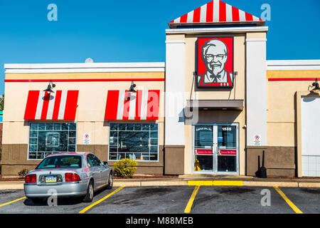 Lancaster, PA, USA - 19. Februar 2017: EIN KFC-Restaurant, früher bekannt als Kentucky Fried Chicken, ist eine US-amerikanische Fast-Food-Kette mit über 20.000 Stockfoto