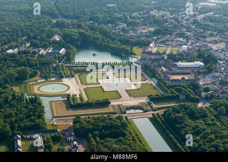 Luftbild Château de Fontainebleau (Wald von Fontainebleau), mediel Schloss, die von Ludwig VII. bis Napoleon III diente und heute ein UNESCO-H Stockfoto