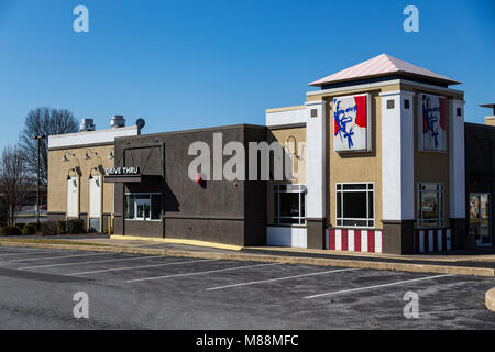 Lancaster, PA, USA - 27. Februar 2018: EIN KFC-Restaurant, früher bekannt als Kentucky Fried Chicken, ist eine US-amerikanische Fast-Food-Kette mit über 20.000 Stockfoto