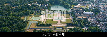 Luftbild Château de Fontainebleau (Wald von Fontainebleau), mediel Schloss, die von Ludwig VII. bis Napoleon III diente und heute ein UNESCO-H Stockfoto