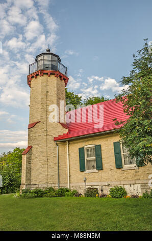 Creme Stadt Backstein gebaut, der McGulpin Point Lighthouse wurde 1869 in Mackinaw City, Michigan gebaut Stockfoto