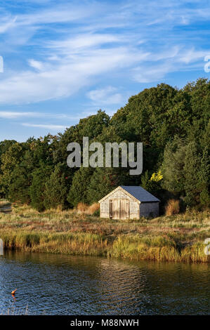 Bootshaus am Salz Teich, Nauset Marsh, Eastham, Cape Cod, Massachusetts, USA Stockfoto