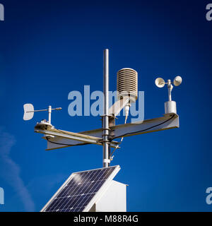 Automatisierte Wetterstation Messung der atmosphärischen Bedingungen Stockfoto