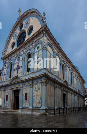 Kirche "Santa Maria dei Miracoli" auf dem Platz "Campo Santa Maria Nova" im ältesten Teil der Insel von Venedig Stockfoto