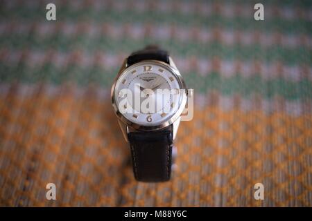 Close-up vintage Longines Herren Armbanduhr Stockfoto