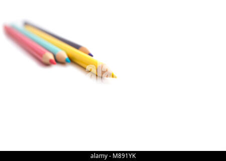 Gelben Bleistift aus Buntstifte mit reinen weißen Hintergrund. Stockfoto