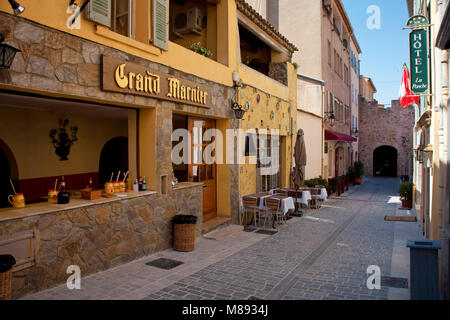 Creperie Grand Marnier, gegenüber dem Hotel La Ponche, Altstadt von Saint Tropez, Côte d'Azur, Südfrankreich, Cote d'Azur, Frankreich, Europa Stockfoto