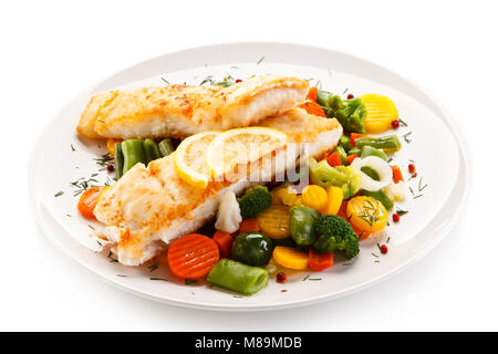 Fischgericht - Gebratenes Fischfilet und Gemüse Stockfoto