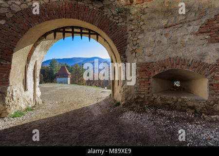 Haupteingang der Rasnov Zitadelle in Siebenbürgen, Rumänien Stockfoto