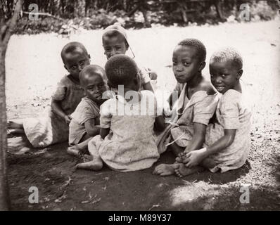 1940 East Africa - Kikuyu Kinder Kenia Stockfoto