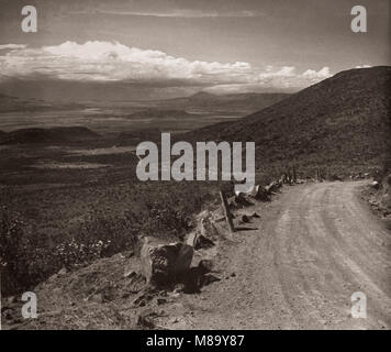 1940 East Africa - das Great Rift Valley, aus dem Limuru Escarpment, Kenia Stockfoto