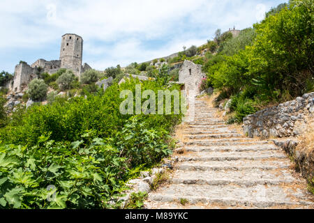 Počitelj oder Pocitelj antiken Stadt in der Nähe von Mostar, Bosnien und Herzegowina Stockfoto