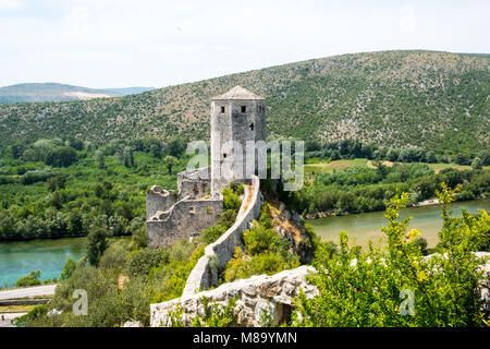 Počitelj oder Pocitelj antiken Stadt in der Nähe von Mostar, Bosnien und Herzegowina Stockfoto