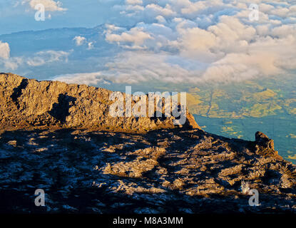 Grube Kraterrand von Pico Alto auf dem Gipfel des Pico, der Insel Pico, Azoren, Portugal Stockfoto