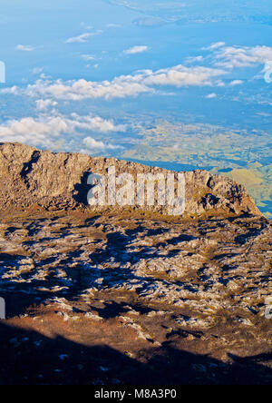 Grube Kraterrand von Pico Alto auf dem Gipfel des Pico, der Insel Pico, Azoren, Portugal Stockfoto