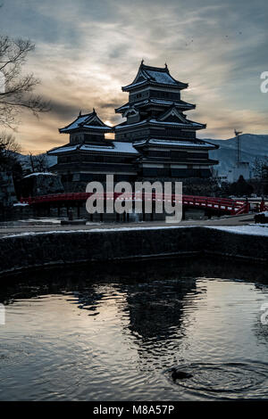 Kalter Morgen Schloß Matsumoto, Nagano Prefecture, Japan Stockfoto