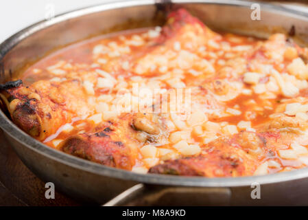 Italienische cannelloni Pasta gebacken in Kasserolle Stockfoto