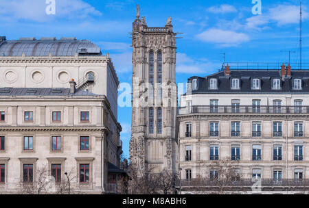 Tour Saint Jacques, in der Mitte von Paris, Frankreich. Stockfoto