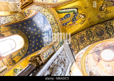 Decke mit dem Byzantinischen Mosaiken und der Christus Pantokrator in Kirche Martorana. Palermo, Sizilien. Italien Stockfoto