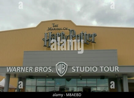LEAVESDEN, Großbritannien, 23. Juni 2012: Der Haupteingang zur Herstellung von Harry Potter Tour bei Warner Bros Studios in Leavesden, Großbritannien Stockfoto