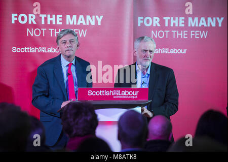 Der Führer der Jeremy Corbyn und Richard Leonard sprechen bei einer Wahlkampfveranstaltung in Midlothian, an Shottstown Bergleute Tierschutz Hallen. Mit: Richard Leonard, Jeremy Corbyn Wo: Penicuik Mid Lothian, Großbritannien Wann: 12 Feb 2018 Credit: Euan Kirsche / WANN Stockfoto