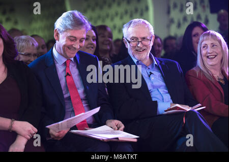 Der Führer der Jeremy Corbyn und Richard Leonard sprechen bei einer Wahlkampfveranstaltung in Midlothian, an Shottstown Bergleute Tierschutz Hallen. Mit: Richard Leonard, Jeremy Corbyn Wo: Penicuik Mid Lothian, Großbritannien Wann: 12 Feb 2018 Credit: Euan Kirsche / WANN Stockfoto