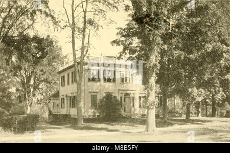 Diese Arbeit von 1906 gibt einen detaillierten Überblick über die historischen Häuser, Institutionen und persönlichen Geschichten der Bewohner des Berkshire County, Massachusetts. Es enthält genealogische Aufzeichnungen und persönliche Memoiren, die einen Einblick in das kulturelle Erbe und die Geschichte der Region geben. Stockfoto