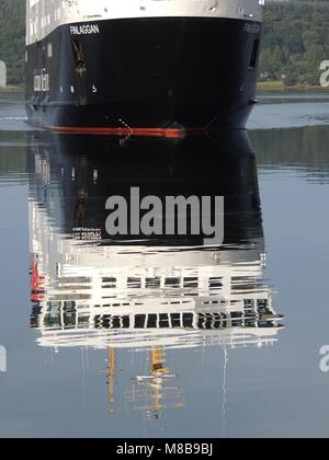 Caledonian MacBrayne's MV Finlaggan am Fährhafen Kennacraig Ankunft auf der Halbinsel Kintyre in Argyll and Bute. Stockfoto