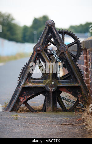 Birmingham alte Schleuse Gang auf dem Damm. Stockfoto