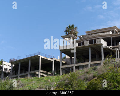 ALBUFEIRA, Algarve/Portugal - MÄRZ 10: Ansicht der abgebrochenen Wohngebäuden bei Albufeira in Portugal am 10. März 2018 Stockfoto