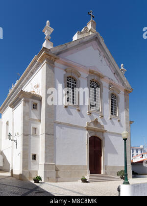 ALBUFEIRA, Algarve/Portugal - MÄRZ 10: Mutter Kirche von Albufeira Portugal am 10. März 2018 Stockfoto